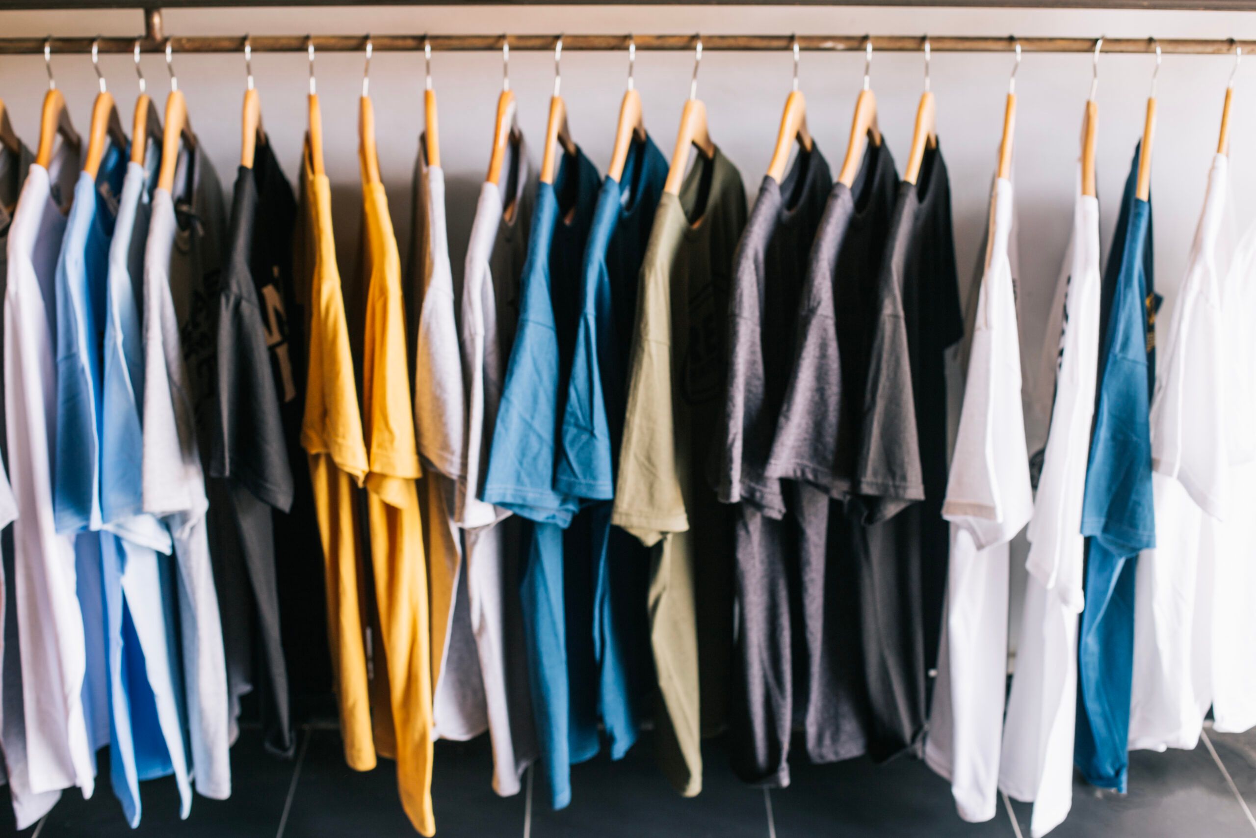 Gagner de l’argent en ligne en toute simplicité : ta voie vers un business de T-shirts réussi avec MarketPrint et Shopify